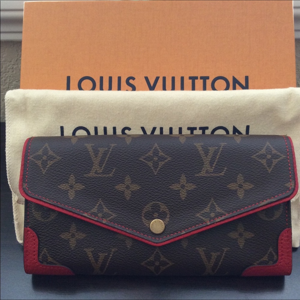 LOUIS VUITTON SARAH WALLET